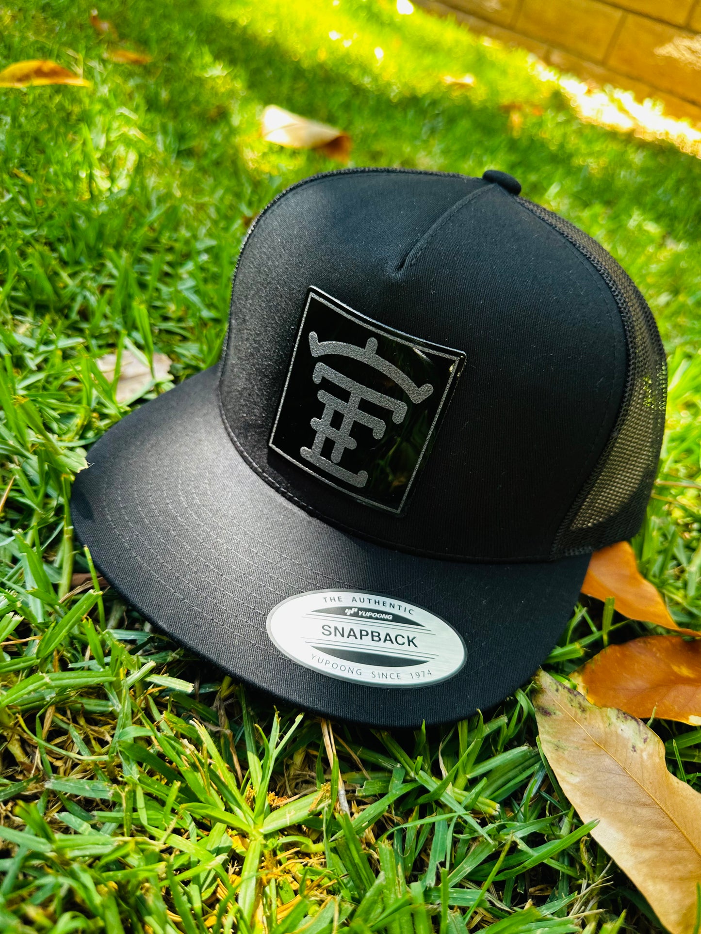Black TE Ceramic Logo