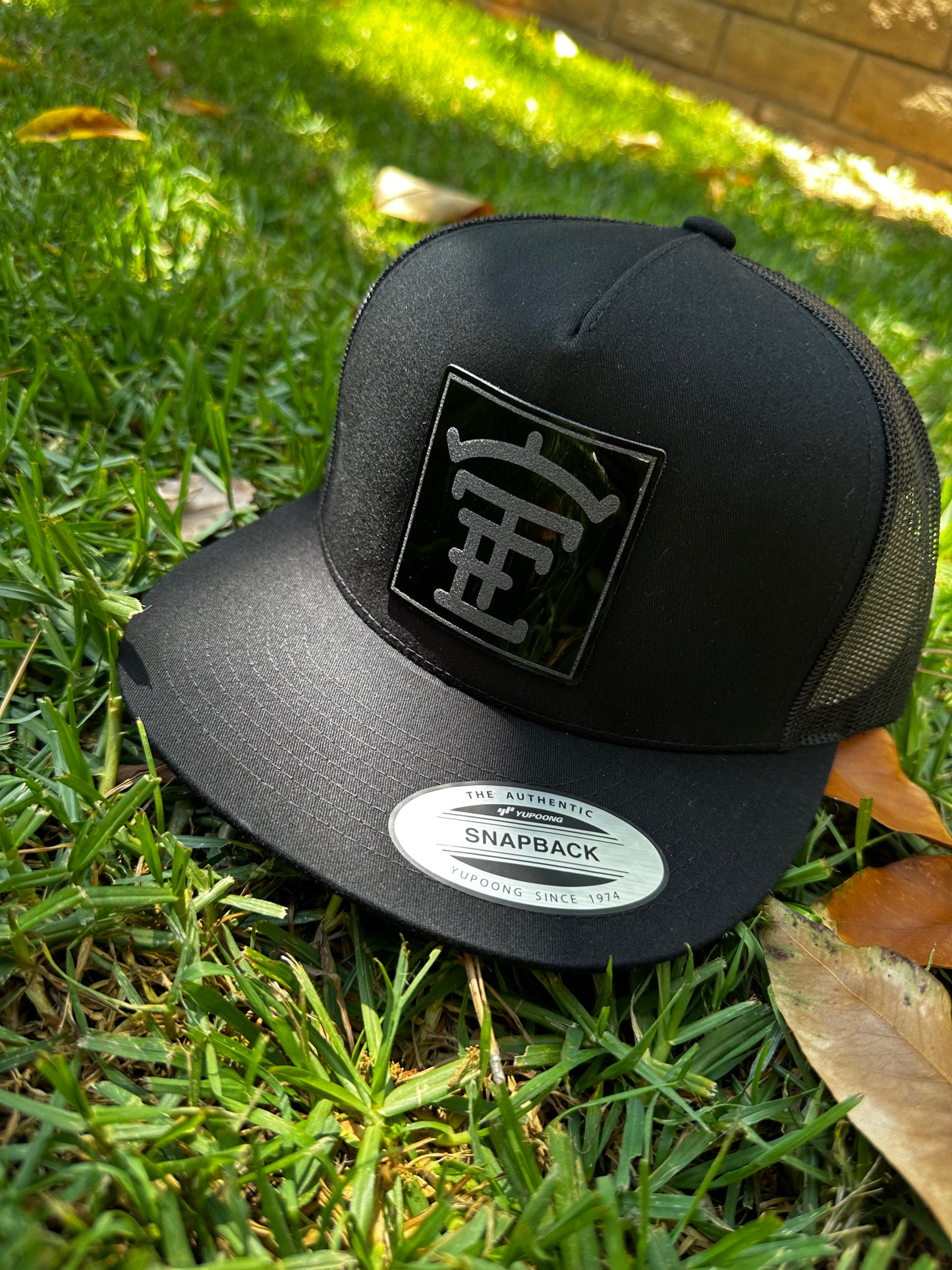 Black TE Ceramic Logo